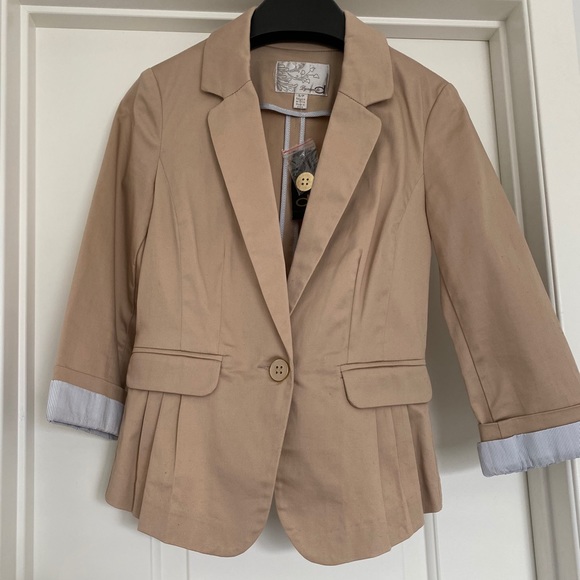 Dynamite Beige Blazer - Picture 2 of 3